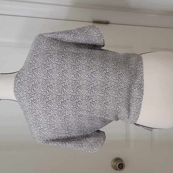 Lush Size M Black & Cream Patterned True Wrap Blouse, Excellent Used Condition - Picture 4 of 13